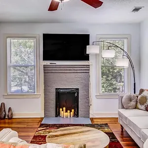 Modern Luxury 1 Mile From Forsyth Park Apartment