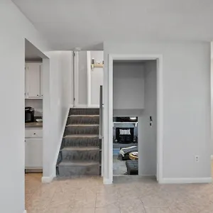 stylish-3-bedroom-home-with-screened-in-porch.top-richmond-hotels.com/